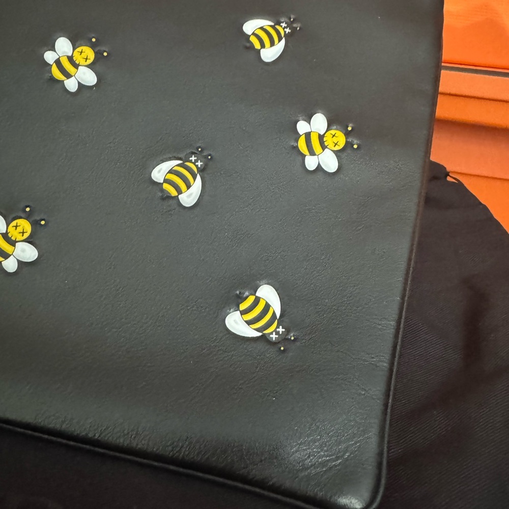 Dior x KAWS black pouch - Picture 2 of 5